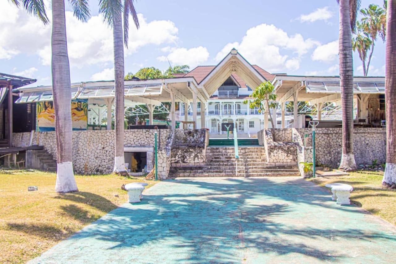 Malibu Ocean View Studio Apartment Teluk Montego Bagian luar foto