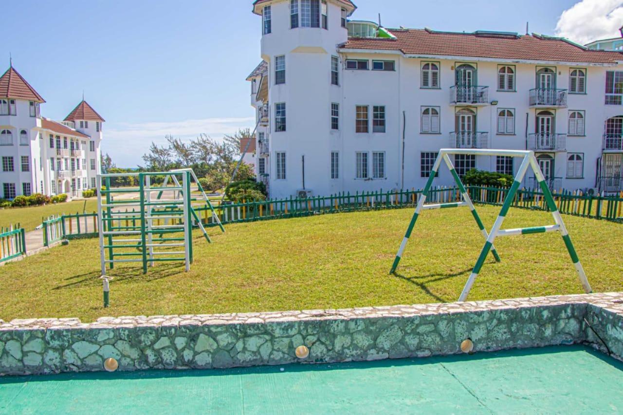 Malibu Ocean View Studio Apartment Teluk Montego Bagian luar foto